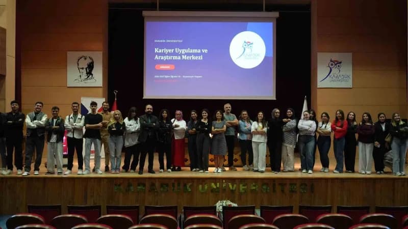 Karabük Üniversitesinde yeni öğrenciler için düzenlenen oryantasyon programından bir görünüm
