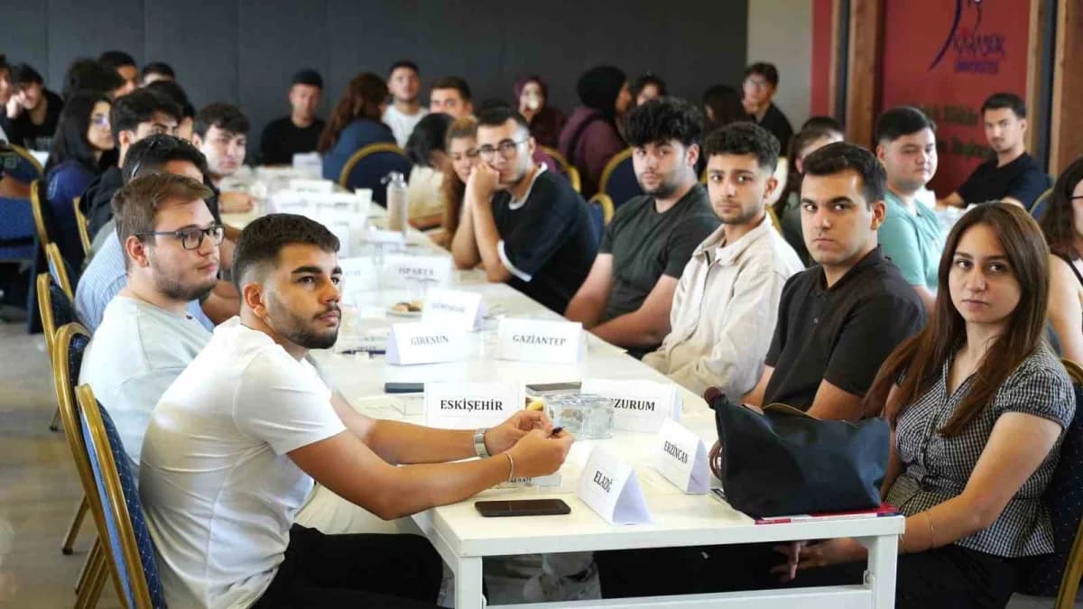Karabük Üniversitesinde yeni akademik yıl kapsamında düzenlenen oryantasyon programında, Türkiye’nin 81 ilinden gelen öğ