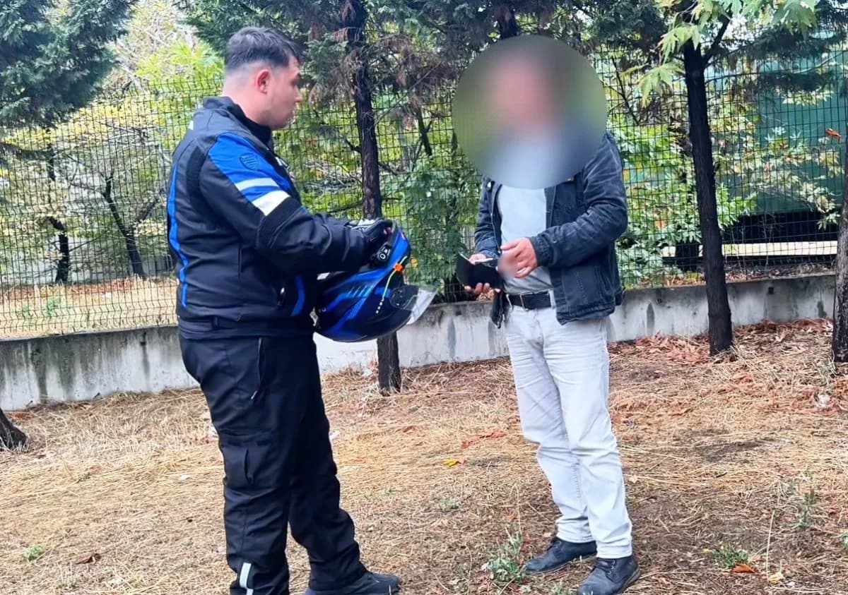 Karabük’te kamusal alanda tuvaletini yapan şahıs, çevrede bulunan vatandaşların ihbarı üzerine Karabük Belediyesi Motori