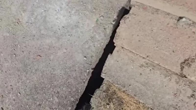 Karacabey’de yaklaşık 30 yıldır inşaat halinde bekleyen ve bakımsız görüntüsüyle dikkat çeken bina, mahalle sakinlerinin