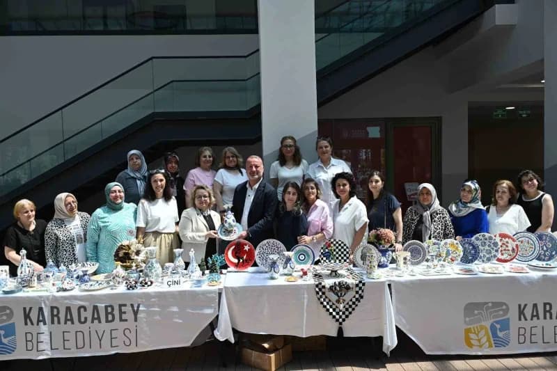 Karacabey Belediyesi, vatandaşları Ebru, Punch, Ahşap Boyama ve Ahşap Yakma atölyeleriyle sanatın farklı alanlarında bul