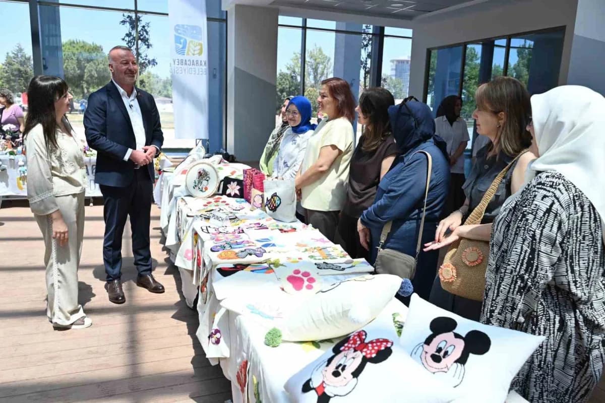 Karacabey Belediyesi, vatandaşları Ebru, Punch, Ahşap Boyama ve Ahşap Yakma atölyeleriyle sanatın farklı alanlarında bul