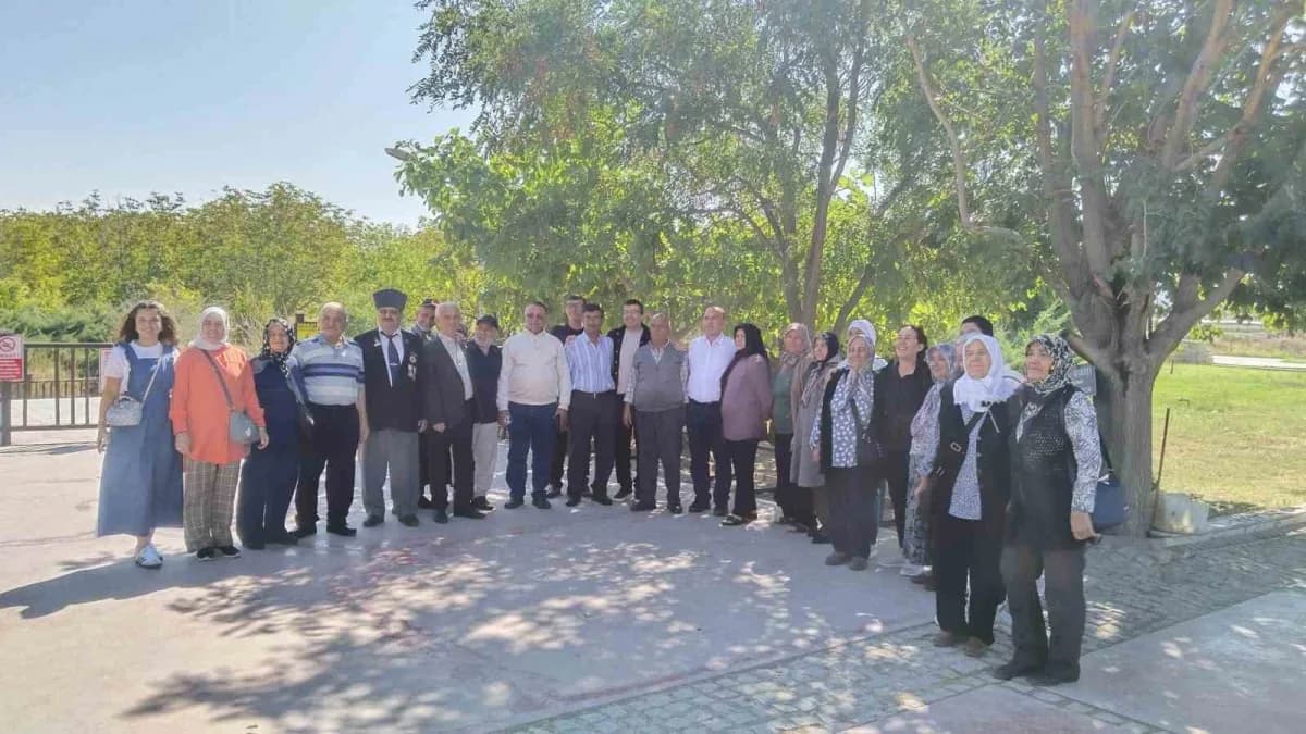 Karacasu Kaymakamlığı tarafından düzenlenen Pamukkale gezisine katılan gaziler ve şehit yakınları Denizli’de
