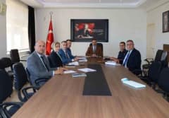 Karacasu Kaymakamı İsmail Battal başkanlığında okul güvenliği toplantısı yapılıyor