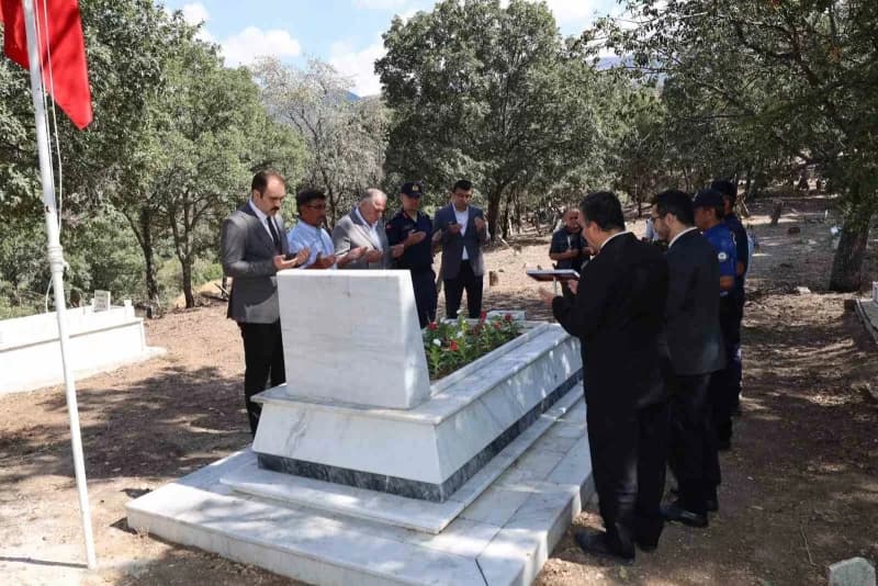 AYDIN'ın Karacasu ilçesinde, 22 Eylül 1994 tarihinde vatani görevini yaptığı sırada şehit düşen Piyade Komando Er Mutlu