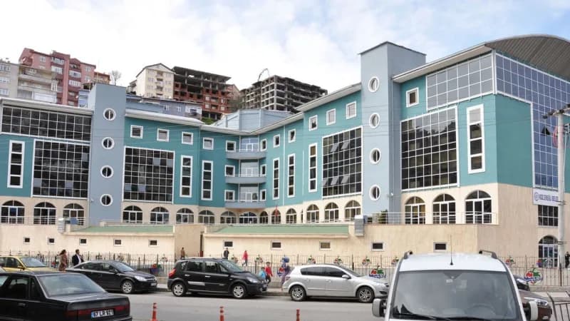 Karadeniz Ereğli Belediyesi binası önünde görüntü