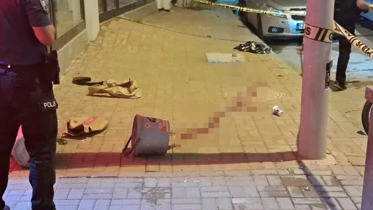 Karaman’da iki grup arasında çıkan kavgada, 15 yaşındaki çocuk bıçaklanarak yaralandı.