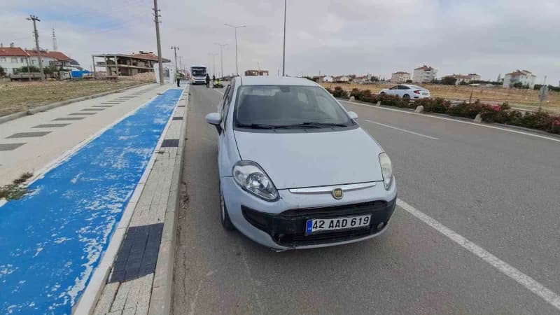 Karaman'da otomobilin arkadan çarptığı elektrikli bisikletin sürücüsü metrelerce havaya savrularak yaralandı.