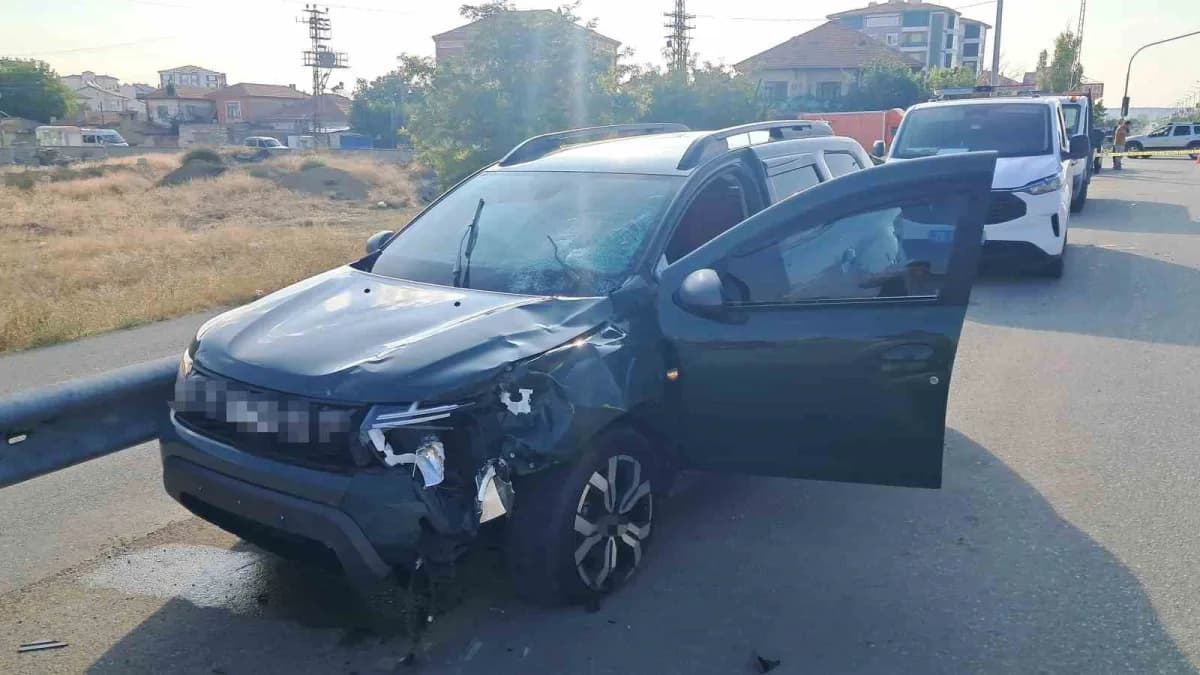 Karaman’da kavşakta dönüş yapan elektrikli bisiklete cipin çarpması sonucu 15 yaşındaki sürücü ağır yaralandı.