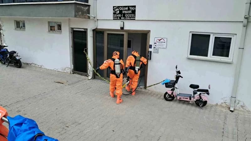 Karaman’da evlerinde ölü bulunan karı kocanın cenazelerinin çıkarılmasının ardından AFAD ekipleri, kimyasal madde şüphes