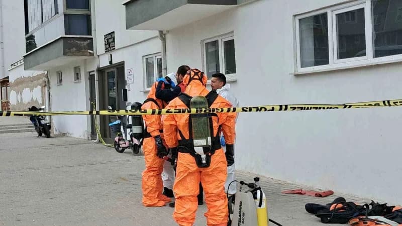 Karaman’da evlerinde ölü bulunan karı kocanın cenazelerinin çıkarılmasının ardından AFAD ekipleri, kimyasal madde şüphes