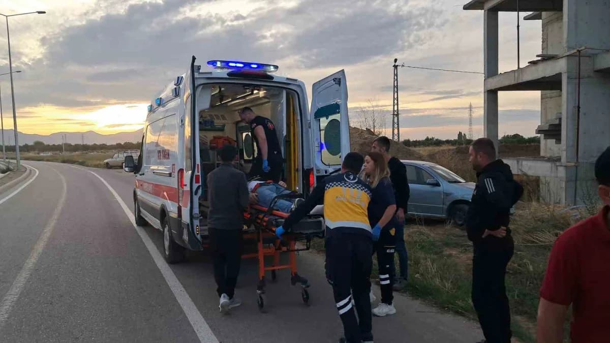 Yaralılar, olay yerinde sağlık ekiplerince yapılan ilk müdahalenin ardından ambulanslarla Karaman Eğitim ve Araştırma Ha