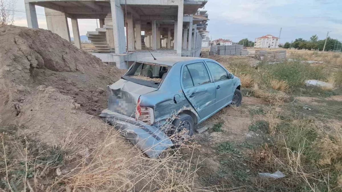 Karaman Sümer Mahallesi kavşağında pikap ile otomobilin çarpışması sonucu meydana gelen trafik kazası