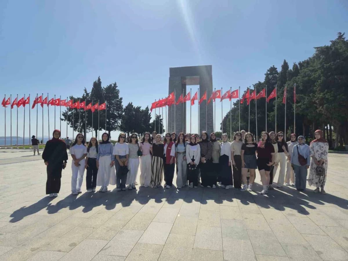 Konya’nın Karapınar ve Emirgazi ilçelerinden gençler, "Bir Destandır Çanakkale" programı kapsamında Çanakkale Savaşları’