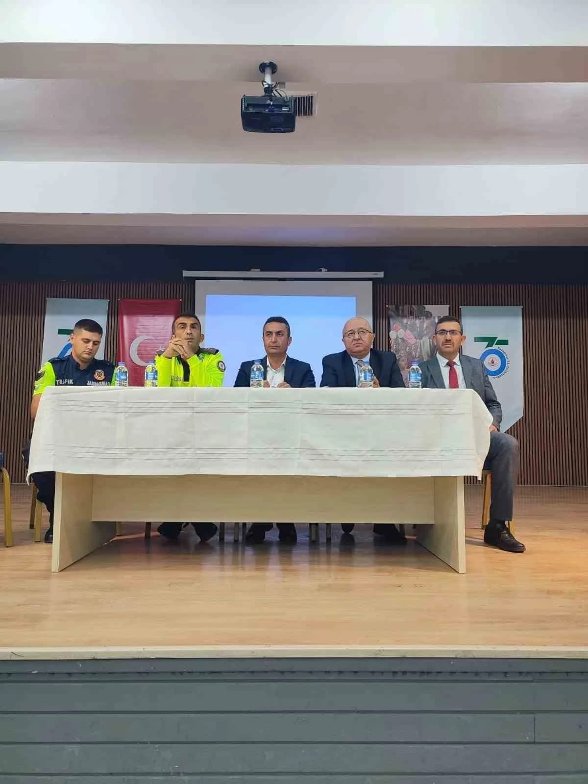 Konya’nın Karapınar ilçesinde yeni Eğitim öğretim yılı öncesinde taşımalı Eğitim kapsamında görev yapacak servis şoförle