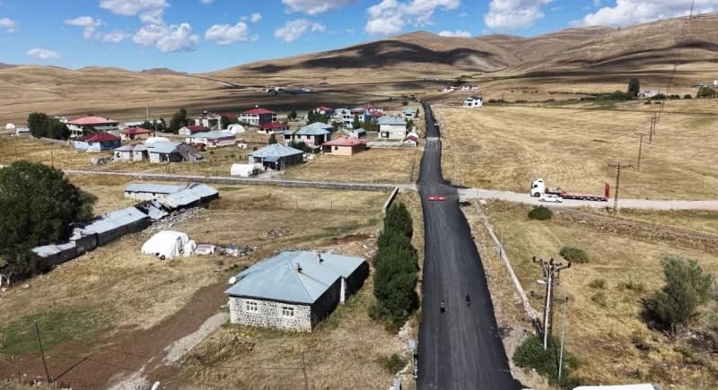 Erzurum’un Karayazı ilçesinde Büyükşehir Belediyesi tarafından yapımı tamamlanan köy yolları asfaltlama ve içme suyu pro
