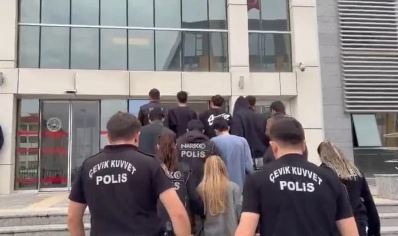 Kargoyla uyuşturucu ticaretine büyük darbe: 8 şüpheli tutuklandı