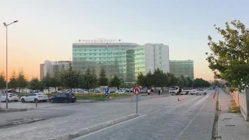 Malatya Eğitim ve Araştırma Hastanesi'nde çıkarılan 15 kilogram ağırlığında yumurtalık kisti