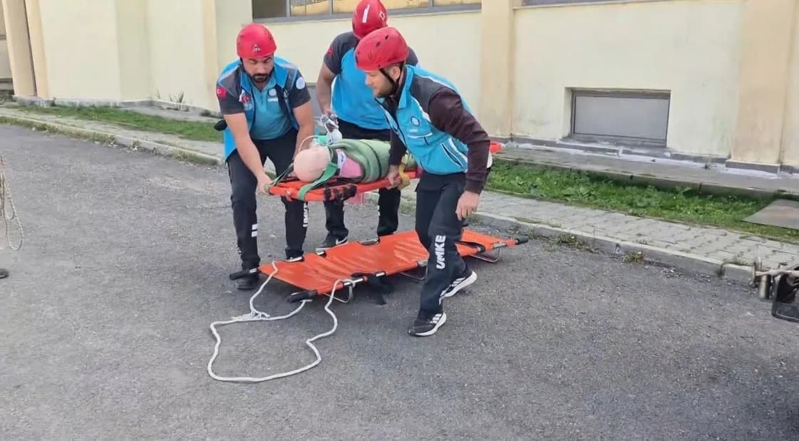 Kars’ta 6.5’lik deprem senaryosu! Türkiye’nin deprem gerçeği sahada canlandırıldı