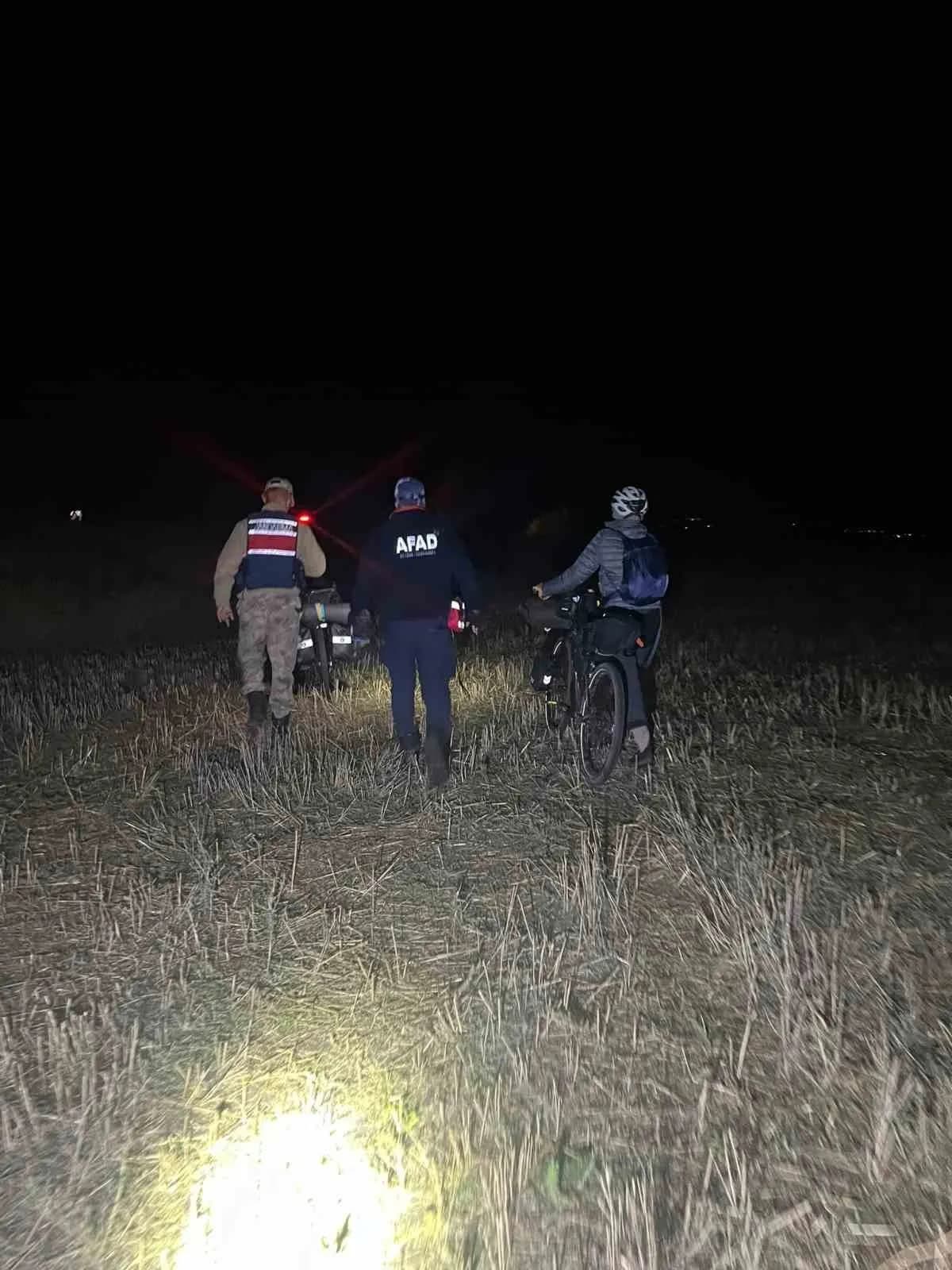 Kars’ta mahsur kalan 2 yabancı turist ekiplerin nefes kesen operasyonuyla kurtarıldı