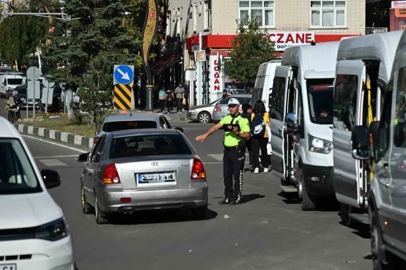 Kars’ta okul çevreleri ve servislerde sıkı denetim(Kars-iha)