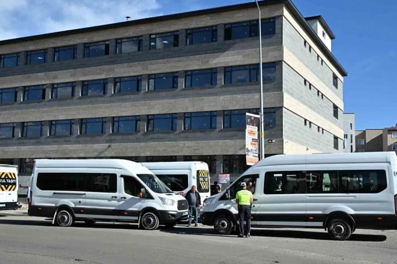 Kars’ta okul çevreleri ve servislerde sıkı denetim(Kars-iha)