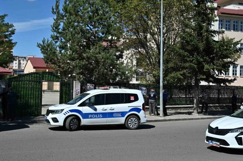 Kars’ta okul çevreleri ve servislerde sıkı denetim(Kars-iha)