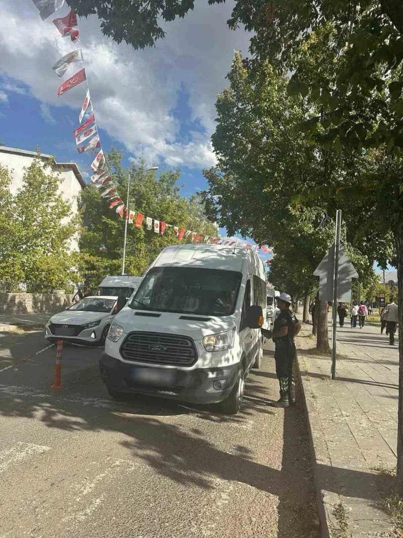 Kars’ta okul servislerine sıkı denetim: her şey çocukların güvenliği için(Kars-iha)