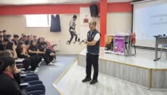Kars'ta Çelik Başarı Koleji öğrencilerine verilen siber güvenlik farkındalık eğitimi