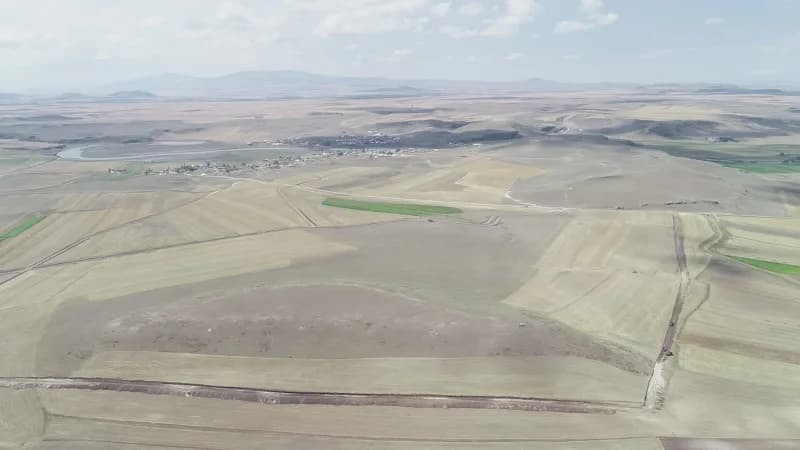 Kars’ta 200 bin dekarlık tarım arazisi yeniden şekilleniyor(Kars-iha)