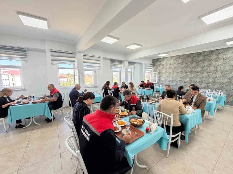 Vali Polat, Tarım ve Orman Müdürlüğü’nde çalışmaları değerlendirdi(Kars-iha)
