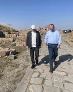 Kars Valisi Ziya Polat, Ani Örenyeri’nde arkeolojik kazı ve restorasyon çalışmalarını inceliyor