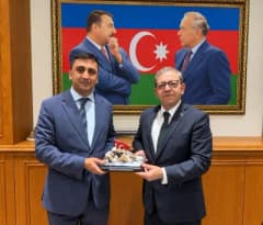 Kars Valisi Ziya Polat, Azerbaycan Başkonsolosu Goşgar Zeynalov ile başkonsolosluk makamında görüşüyor