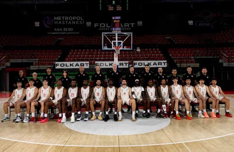 Karşıyaka Basketbol takımının yeni teknik heyeti ve başantrenör Nenad Markovic