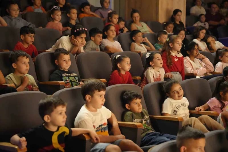 Kartal Belediyesi, Yaz tatilinin ardından okullarına ve kreşlerine dönen çocuklar için hafta sonu ücretsiz tiyatro oyunl