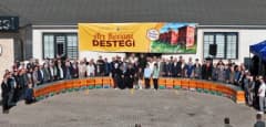 Kartepe’de arıcılara teslim edilen arı kovanları ve Belediye Başkanı Mustafa Kocaman