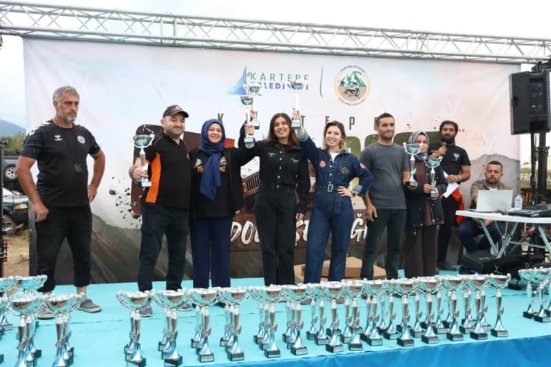 Kartepe'de bu yıl düzenlenen "Kartepe Off-road Doğa Şenliği"nde, Türkiye'nin farklı bölgelerinden gelen sporcular iki gü