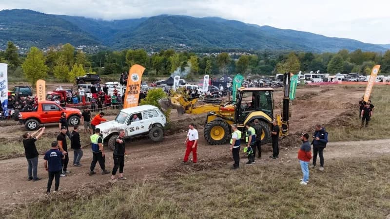 Kartepe'de bu yıl düzenlenen "Kartepe Off-road Doğa Şenliği"nde, Türkiye'nin farklı bölgelerinden gelen sporcular iki gü