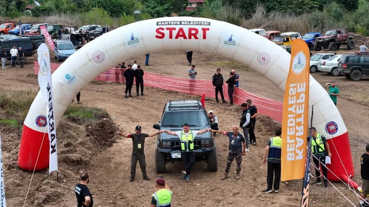 Kartepe'de bu yıl düzenlenen "Kartepe Off-road Doğa Şenliği"nde, Türkiye'nin farklı bölgelerinden gelen sporcular iki gü