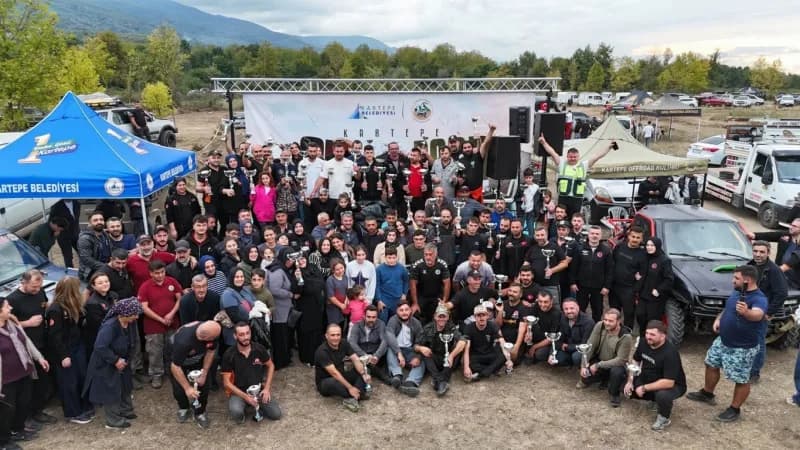 Kartepe'de bu yıl düzenlenen "Kartepe Off-road Doğa Şenliği"nde, Türkiye'nin farklı bölgelerinden gelen sporcular iki gü