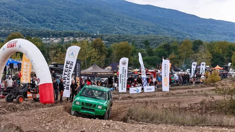 Kartepe'de bu yıl düzenlenen "Kartepe Off-road Doğa Şenliği"nde, Türkiye'nin farklı bölgelerinden gelen sporcular iki gü