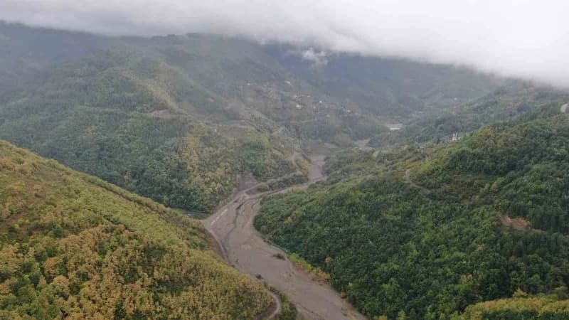 Batı Karadeniz’de 2021 yılında meydana gelen büyük sel felaketinde onlarca binanın hasar gördüğü ve yıkıldığı, 65 kişini