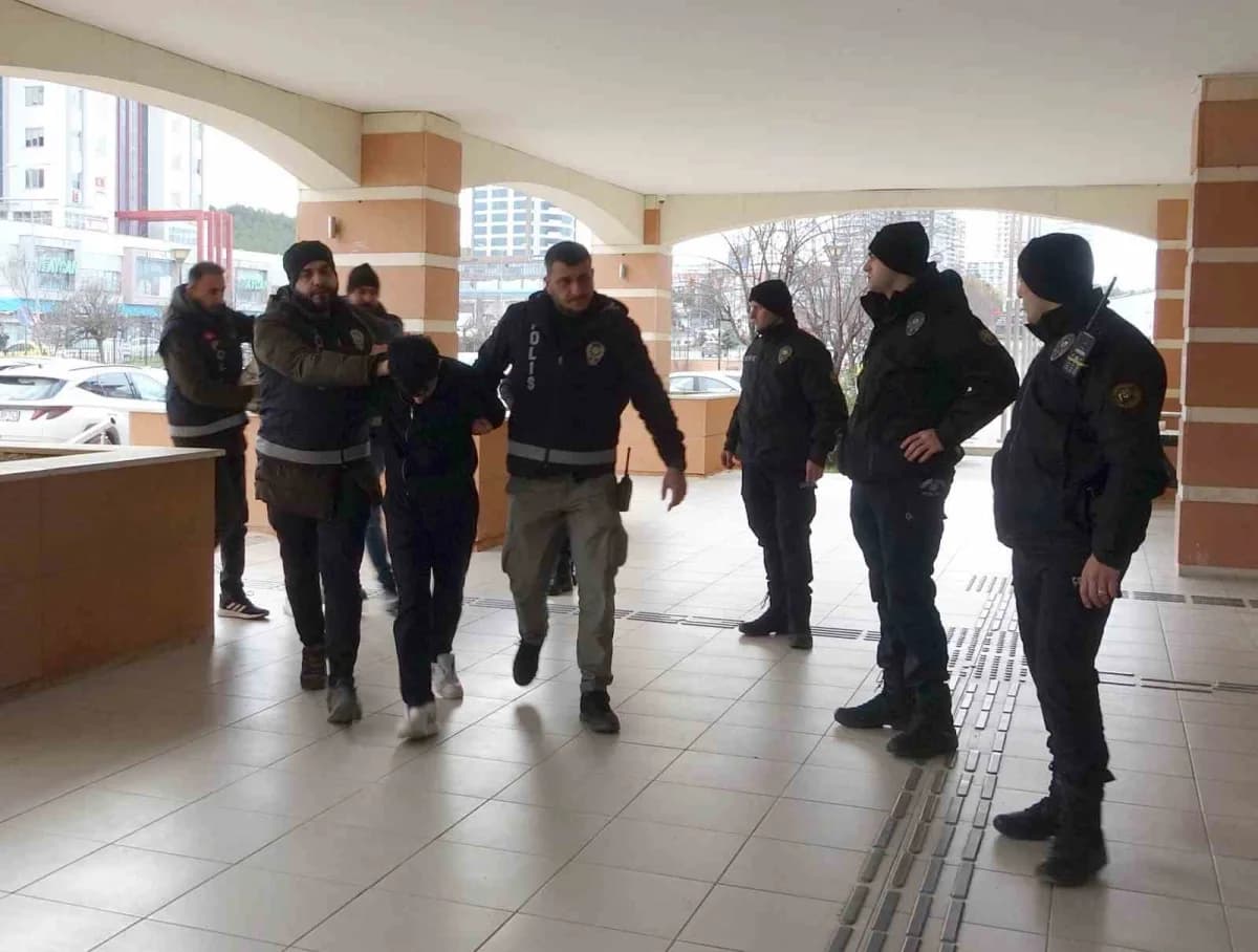 Kastamonu’da 1 kişinin öldüğü, 1 kişinin yaralandığı olayla ilgili tutuklanan 4 sanığın yargılanmasına devam edildi. Dur