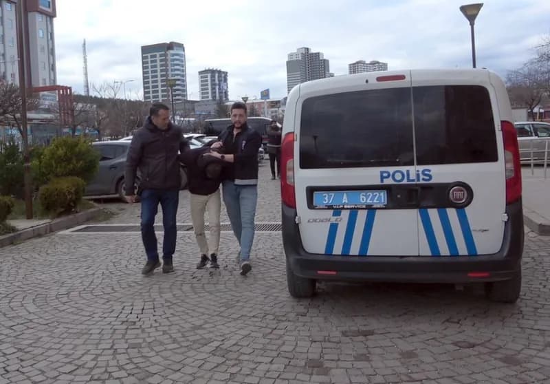 Kastamonu’da 1 kişinin öldüğü, 1 kişinin yaralandığı olayla ilgili tutuklanan 4 sanığın yargılanmasına devam edildi. Dur