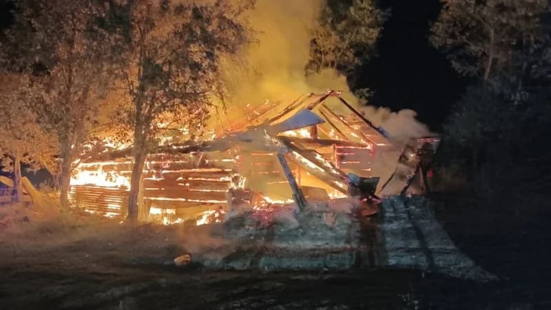 Kastamonu Daday ilçesinde samanlık yangını sonrası itfaiye ekiplerinin müdahalesi