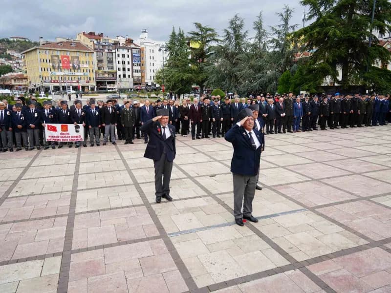 Kastamonu’da 19 Eylül Gaziler Günü töreninde Atatürk ve Şehit Şerife Bacı Anıtına çelenk sunulması