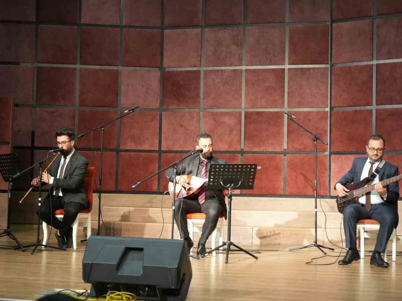 Programda müzik dinletisi yapıldı.