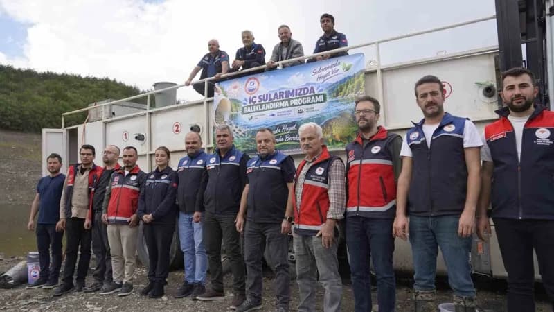 Kastamonu'da İl Tarım ve Orman Müdürlüğü ekipleri tarafından İl genelindeki gölet ve akarsulara 800 bin adet sazan balığ