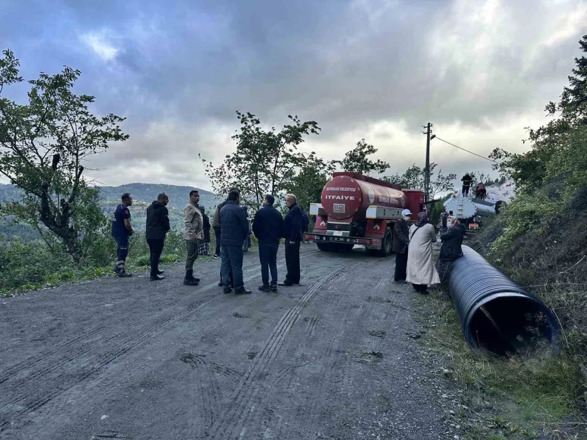 İnebolu ilçesinde bir evde çıkan yangın üç eve daha sıçradı