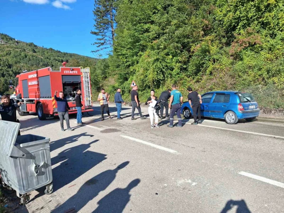 Kastamonu’nun Şenpazar ilçesinde seyir halindeki otomobilde çıkan yangın, itfaiye ekiplerinin müdahalesiyle söndürüldü.